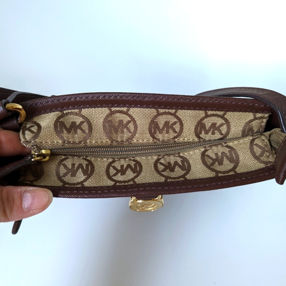 Michael Kors Signature Crossbody - Picture 5 of 5